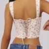 Adina witte katoenen corset-top met rozenprint en geschulpte rand
