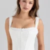 Adina witte stretch katoenen korset-top met geschulpte rand