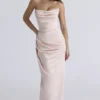 Adrienne champagnekleurige satijnen strapless avondjurk