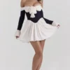 Alana zwarte en crèmekleurige off-shoulder jurk
