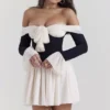 Alana zwarte en crèmekleurige off-shoulder jurk