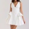 Amalia witte stretch katoenen mini-jurk met strik