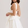 Amalia witte stretch katoenen mini-jurk met strik