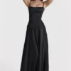 Anabella zwarte maxi-jurk met vetersluiting