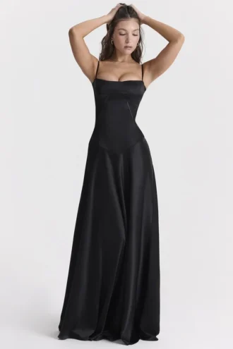 Anabella zwarte maxi-jurk met vetersluiting