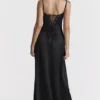 Anabella zwarte maxi-jurk met vetersluiting