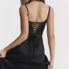 Anabella zwarte maxi-jurk met vetersluiting