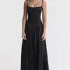 Anabella zwarte maxi-jurk met vetersluiting