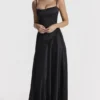 Anabella zwarte maxi-jurk met vetersluiting