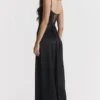Anabella zwarte maxi-jurk met vetersluiting