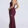 Anastelle Plum met de hand geborduurde, versierde satijnen maxi-avondjurk – Limited Edition