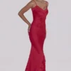 Anastelle rode, met de hand geborduurde satijnen maxi-jurk – Limited Edition