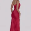Anastelle rode, met de hand geborduurde satijnen maxi-jurk – Limited Edition