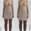 Angelie Brown mini-jurk met puppytooth-ruitjes en diep decolleté