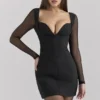 Angelie zwarte stretch crêpe mini-jurk met diep decolleté