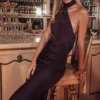 Angelina chocoladebruine midi-jurk met overslaghals