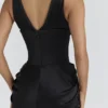 Angeline zwarte satijnen maxi-jurk met zandloperfiguur – Limited Edition