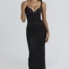Ari Zwarte Maxi-jurk met handgeborduurde versieringen – Limited Edition