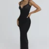 Ari Zwarte Maxi-jurk met handgeborduurde versieringen – Limited Edition