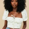 Arianna ivoorkleurige cropped top met bloemenprint en pofmouwen