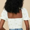 Arianna ivoorkleurige cropped top met bloemenprint en pofmouwen