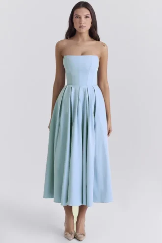 Audrey Toscaans blauwe strapless midi-zomerjurk