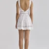 Ava White op maat gemaakte kanten katoenen mini-zomerjurk met Broderie Anglaise