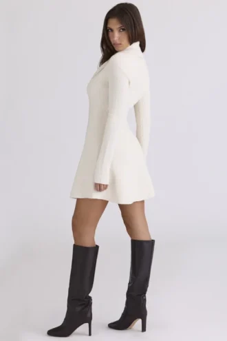Ayla crèmekleurige asymmetrische skater-minijurk