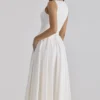 Azalina witte maxi-jurk met boothals en knoopsluiting