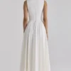 Azalina witte maxi-jurk met boothals en knoopsluiting