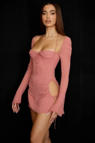 Babyroze chiffon mini-jurk met uitsnijdingen en halternek