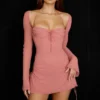 Babyroze chiffon mini-jurk met uitsnijdingen en halternek