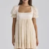 Bambi ivoorkleurige satijnen + broderie anglaise kanten Regency babydoll mini-jurk