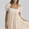Bambi ivoorkleurige satijnen + broderie anglaise kanten Regency babydoll mini-jurk