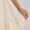 Bambi ivoorkleurige satijnen + broderie anglaise kanten Regency babydoll mini-jurk