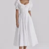 Bella witte babydoll-midi-jurk met broderie anglaise