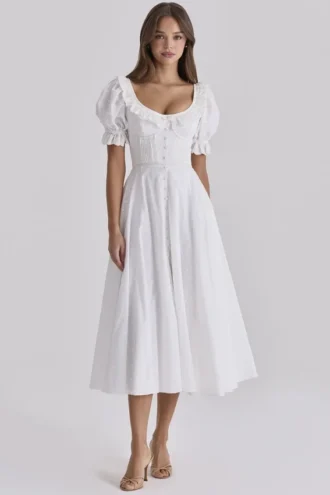 Bella witte babydoll-midi-jurk met broderie anglaise