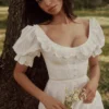 Bella witte babydoll-midi-jurk met broderie anglaise