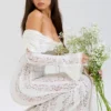 Belle Vintage crèmekleurige maxi-jurk met bloemenkant en blote schouders
