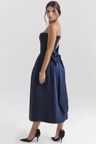 Bellina middernachtblauwe strapless midi-jurk met afneembare strikken