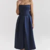 Bellina middernachtblauwe strapless midi-jurk met afneembare strikken