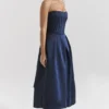 Bellina middernachtblauwe strapless midi-jurk met afneembare strikken