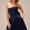 Bellina middernachtblauwe strapless midi-jurk met afneembare strikken