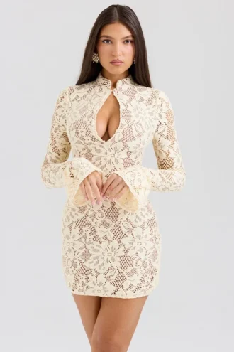 Brianna Buttermilk mini-jurk met knoopsluiting en kant