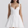 Brigitte witte katoenen mini-jurk met broderie anglaise als onderdeel van het korset