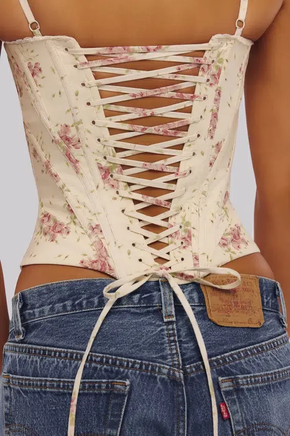 Cadie ivoorkleurige katoen-korset-top met vintage rozenprint