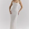 Calla zilveren maxi-jurk met parelversiering