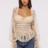 Cara Vintage ivoorkleurige kanten peplumtop met lange mouwen