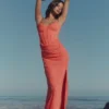 Carmella Coral Maxi-jurk met handgeborduurde versieringen
