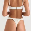 Cassis ivoorkleurige bikini-top met ruches